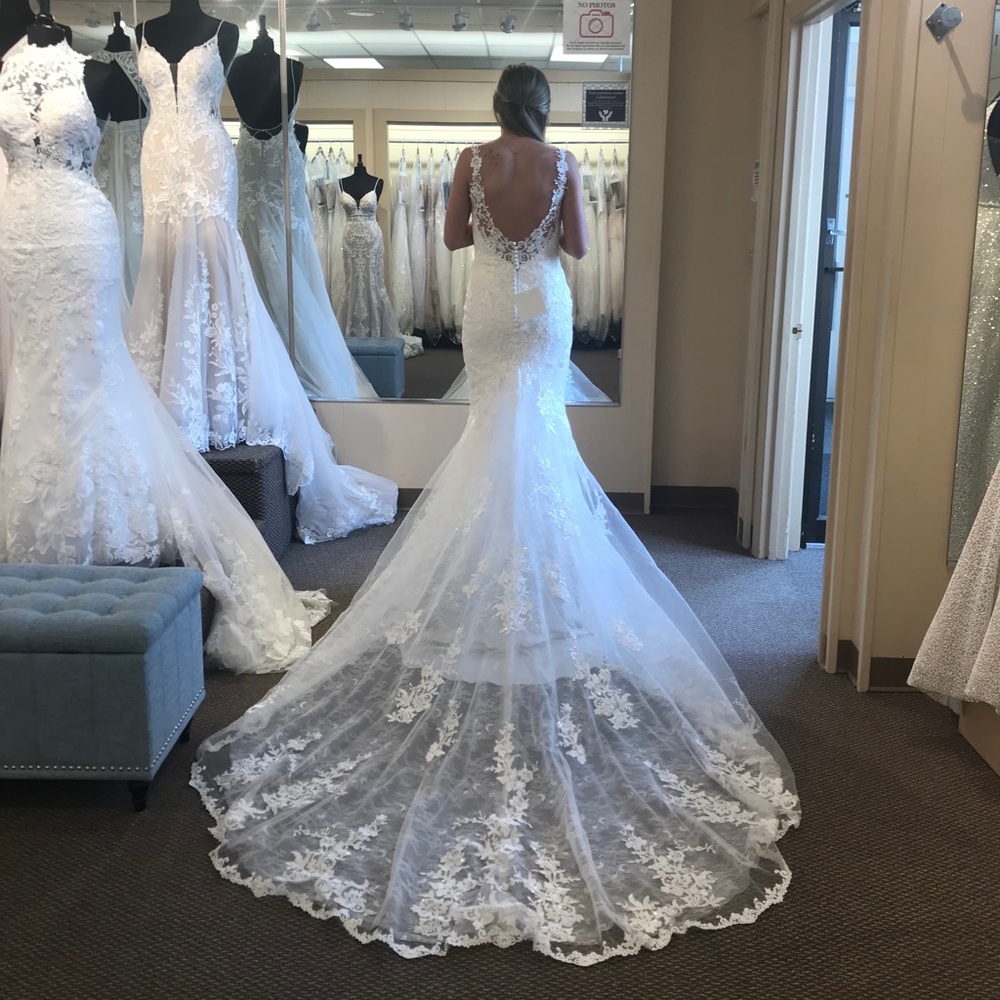 Wedding dress - Picture 4 of 7